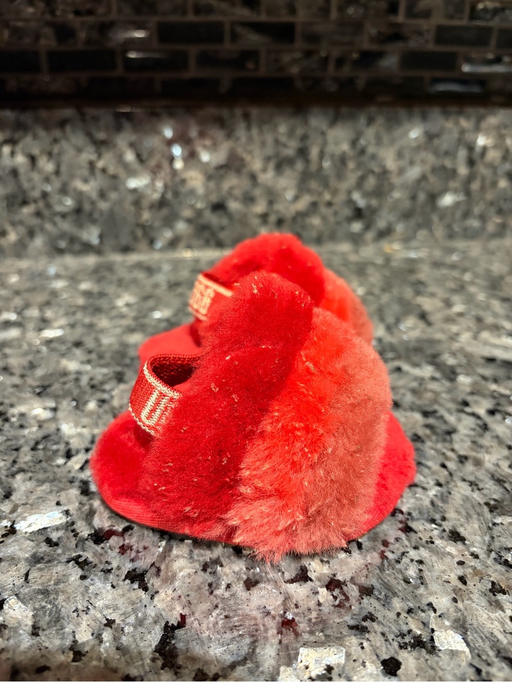 UGG Fluff Yeah Metallic Sparkle Slipper Baby Infant Crib 0/1 Red Pink